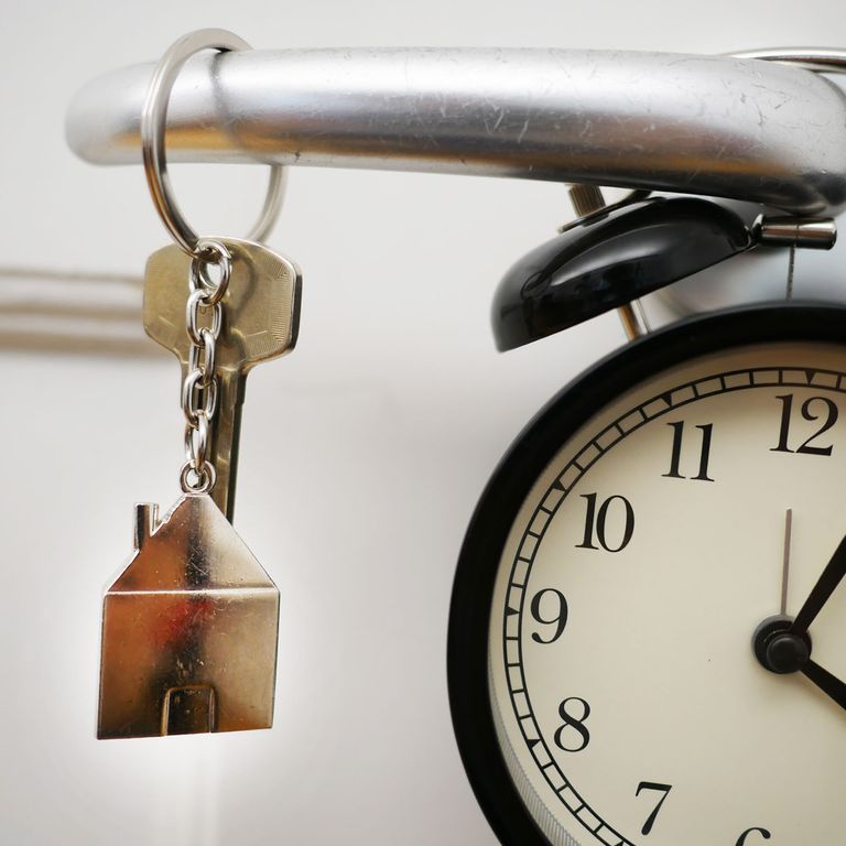 Here's how long you should expect to wait for a locksmith