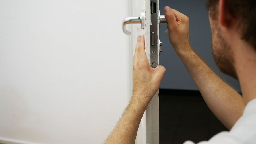 These are the 4 most important things to look for when hiring a locksmith
